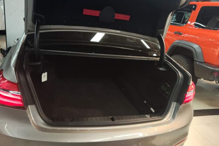 Used BMW 7 Series 2017 730Li Leading Model Trunk