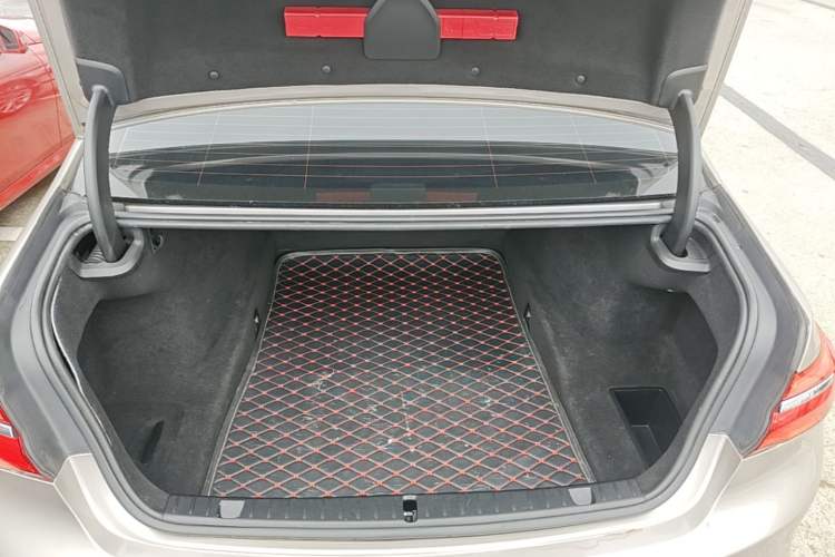 Used BMW 7 Series 2017 730Li Leading Model Trunk