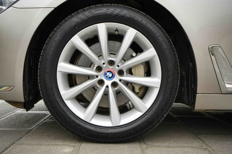 Used BMW 7 Series 2017 730Li Leading Model Exterior 5
