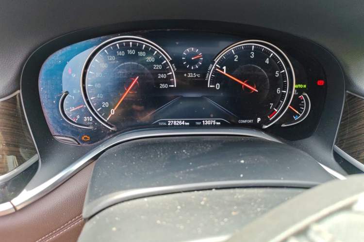 Used BMW 7 Series 2017 730Li Leading Model Odometer Close Up