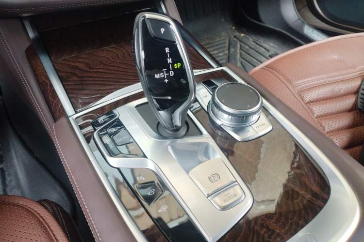 Used BMW 7 Series 2017 740Li xDrive Luxury Edition Gear Lever