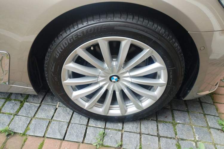 Used BMW 7 Series 2017 740Li xDrive Luxury Edition Right Front Wheel Hub