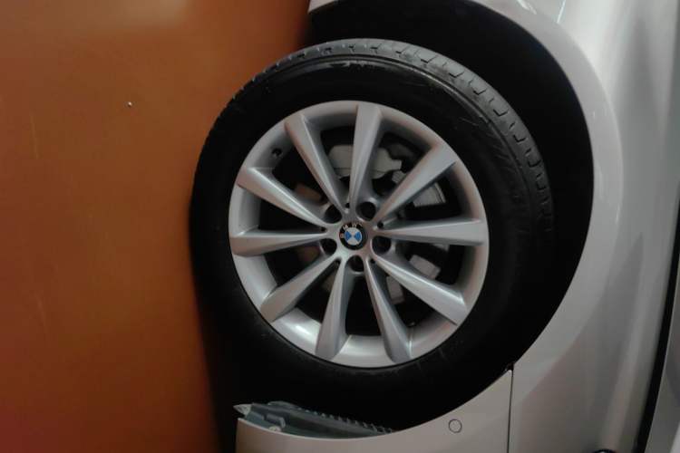 Used BMW 7 Series 2017 730Li Luxury Model Right Front Wheel Hub