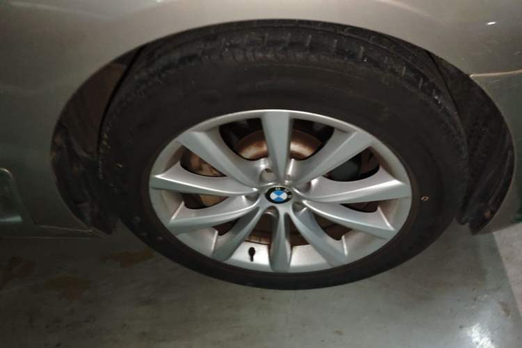 Used BMW 7 Series 2017 730Li Leading Model Right Front Wheel Hub