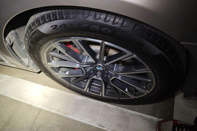 Used BMW 7 Series 2017 730Li Luxury Model Right Front Wheel Hub