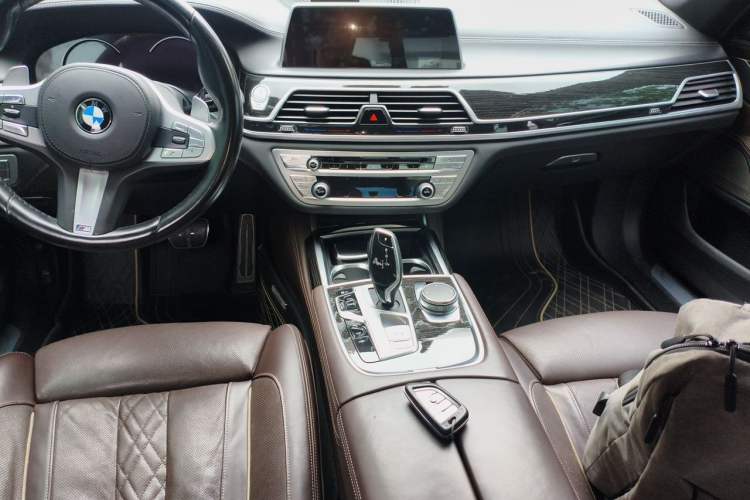 Used BMW 7 Series 2018 730Li Luxury Edition M Sport Package Audio And AC Panel