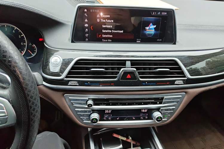 Used BMW 7 Series 2018 730Li Leading Model M Sport Package Audio And AC Panel