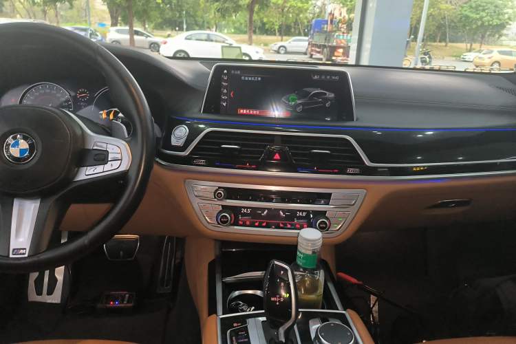 Used BMW 7 Series 2018 730Li Luxury Edition M Sport Package Audio And AC Panel