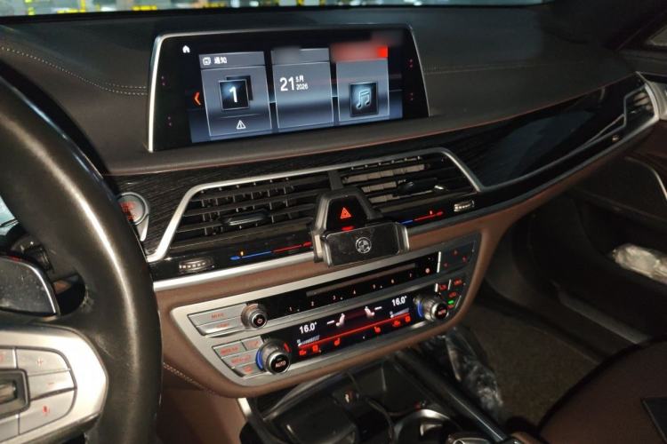 Used BMW 7 Series 2018 730Li Leading Model M Sport Package Audio And AC Panel