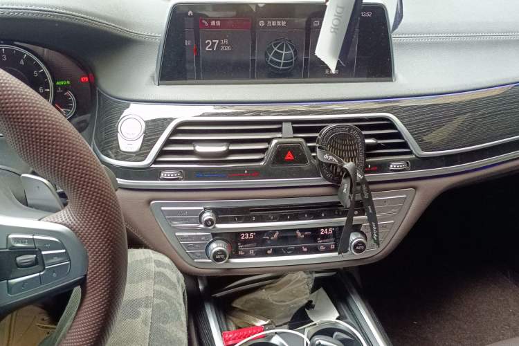 Used BMW 7 Series 2018 730Li Leading Model M Sport Package Audio And AC Panel