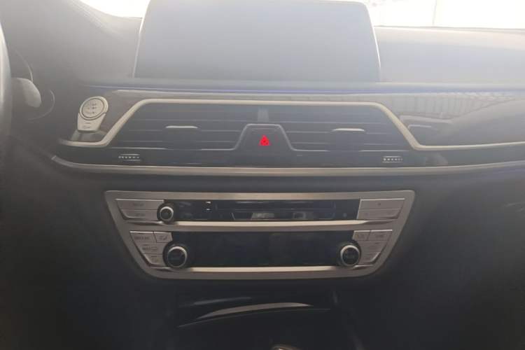 Used BMW 7 Series 2018 730Li Leading Model Excellence Package Audio And AC Panel