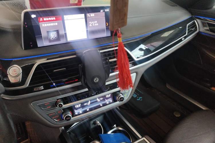 Used BMW 7 Series 2018 730Li Leading Model M Sport Package Audio And AC Panel