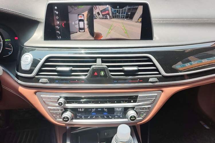 Used BMW 7 Series 2018 740Li xDrive Luxury Edition M Sport Package Audio And AC Panel