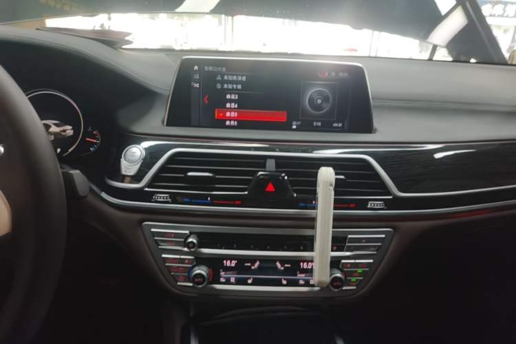 Used BMW 7 Series 2018 730Li Leading Model M Sport Package Audio And AC Panel