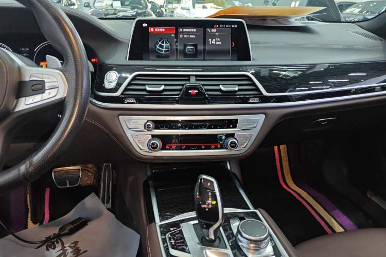 Used BMW 7 Series 2018 730Li Leading Model M Sport Package Audio And AC Panel