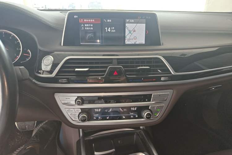 Used BMW 7 Series 2018 730Li Leading Model M Sport Package Audio And AC Panel