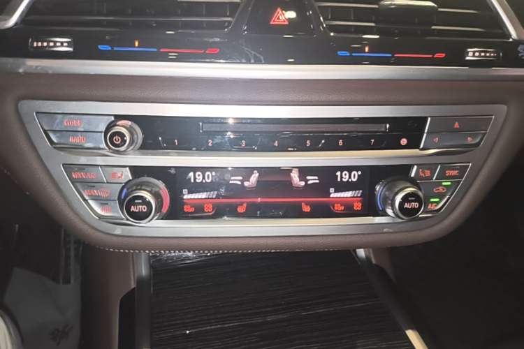 Used BMW 7 Series 2018 730Li Leading Model M Sport Package Audio And AC Panel