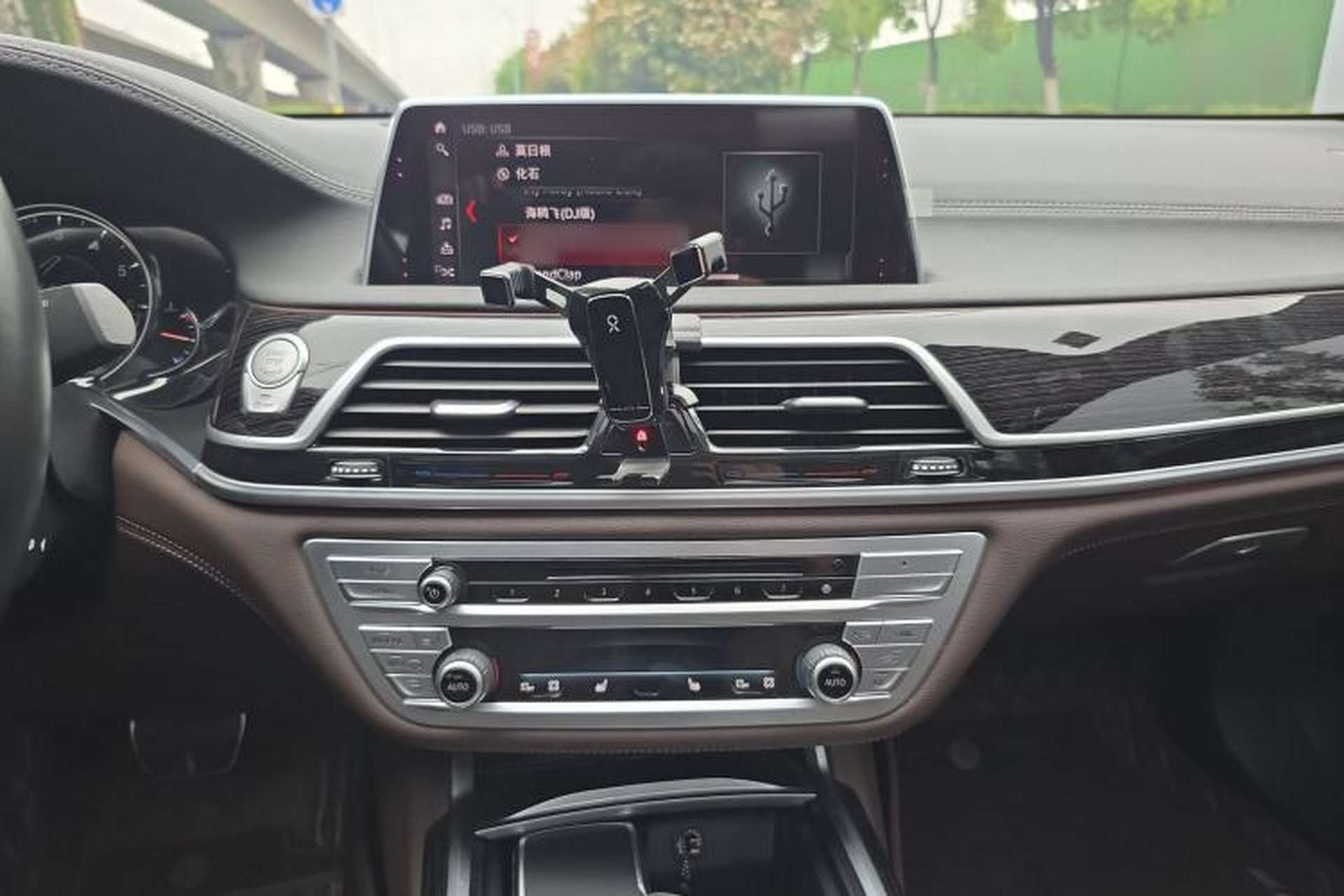 Used BMW 7 Series 2018 730Li Leading Model M Sport Package Audio And AC Panel