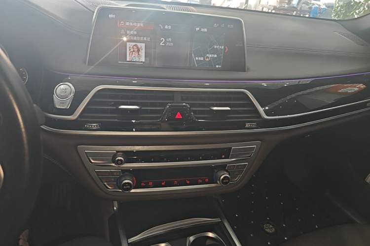 Used BMW 7 Series 2018 730Li Leading Model M Sport Package Audio And AC Panel