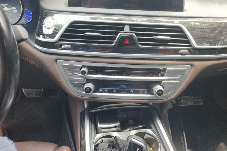 Used BMW 7 Series 2018 730Li Leading Model M Sport Package Audio And AC Panel