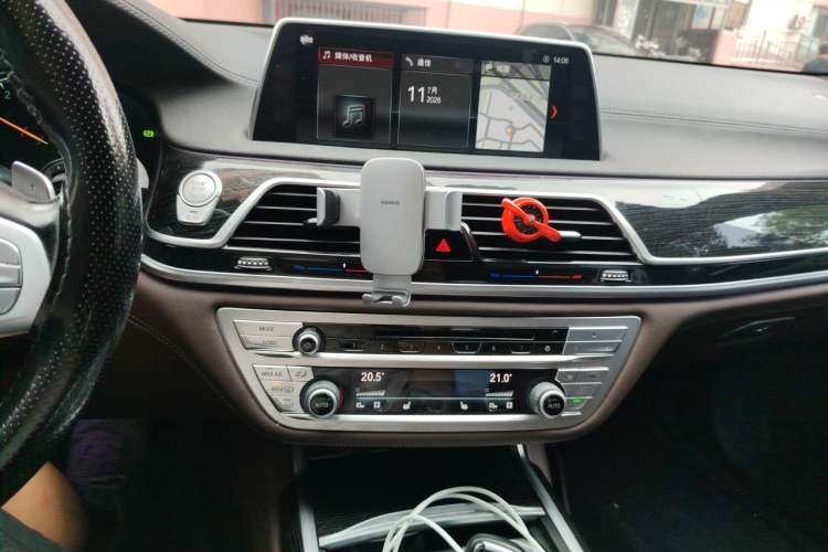 Used BMW 7 Series 2018 730Li Leading Model M Sport Package Audio And AC Panel