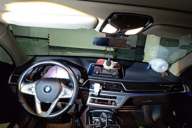 Used BMW 7 Series 2018 730Li Leading Model Excellence Package Center Console