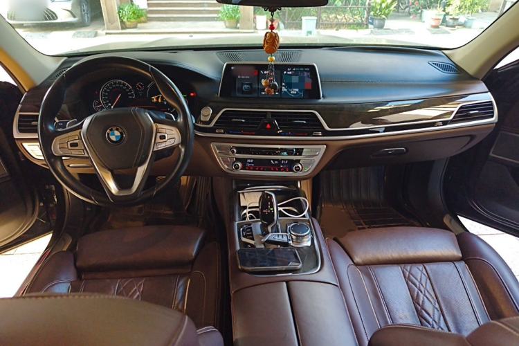 Used BMW 7 Series 2018 740Li Leading Model Excellence Package Center Console