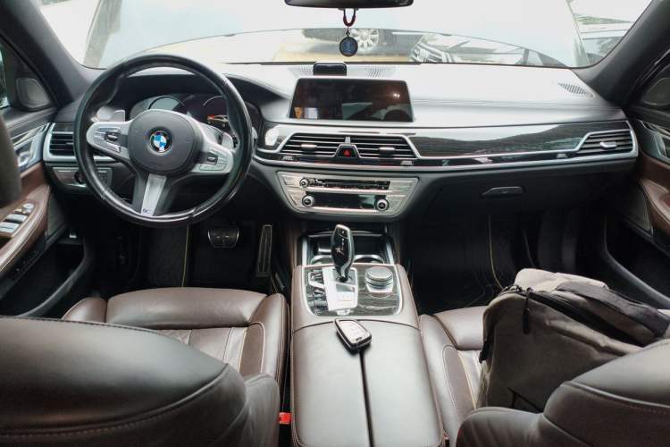 Used BMW 7 Series 2018 730Li Luxury Edition M Sport Package Center Console