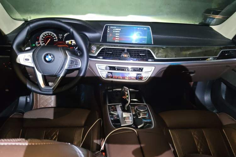 Used BMW 7 Series 2018 740Li Leading Model Excellence Package Center Console