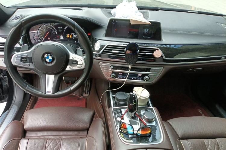 Used BMW 7 Series 2018 730Li Luxury Edition M Sport Package Center Console