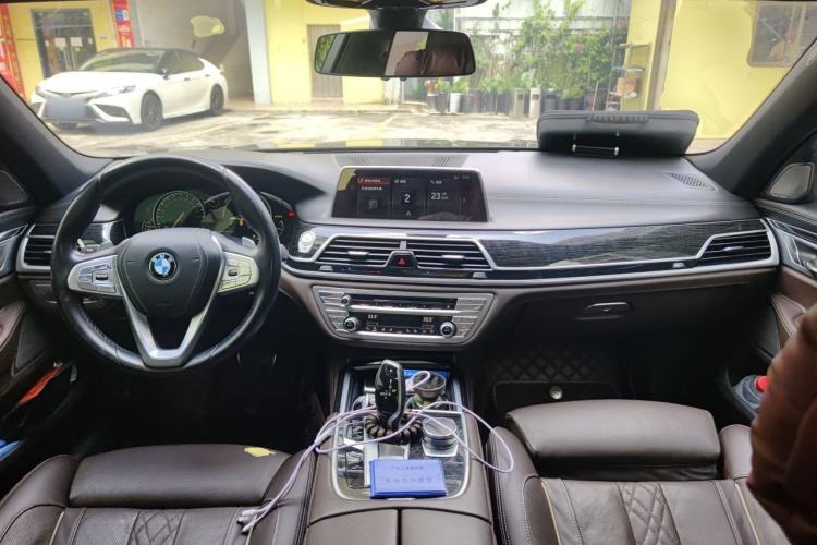 Used BMW 7 Series 2018 730Li Luxury Edition M Sport Package Center Console