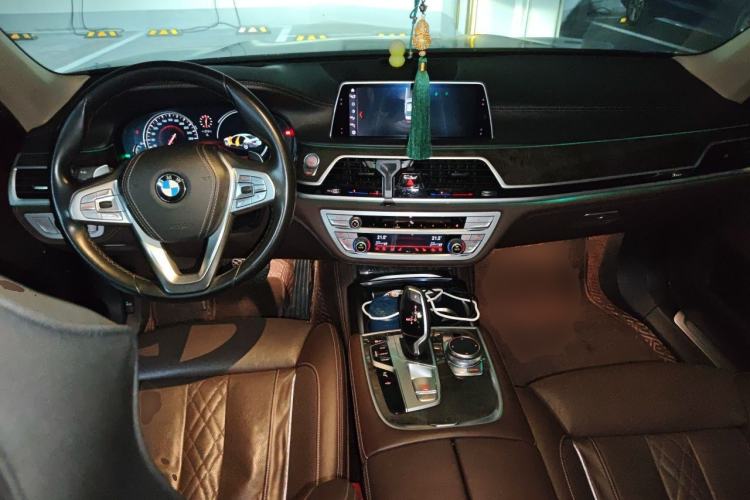 Used BMW 7 Series 2018 740Li Leading Model Excellence Package Center Console