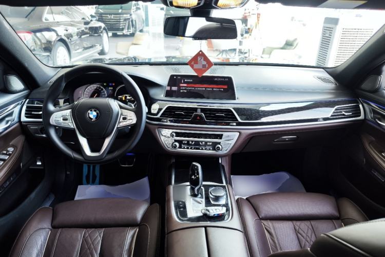 Used BMW 7 Series 2018 730Li Luxury Edition M Sport Package Center Console
