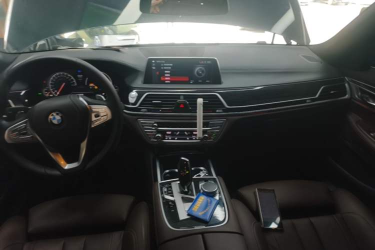 Used BMW 7 Series 2018 730Li Leading Model M Sport Package Center Console
