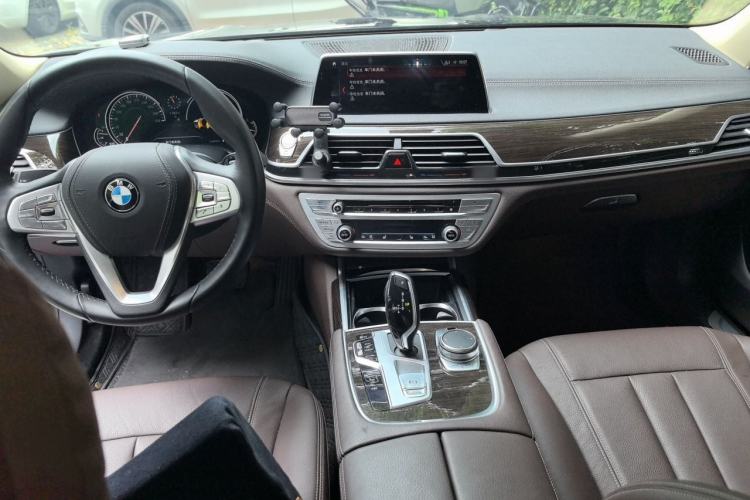 Used BMW 7 Series 2018 730Li Leading Model Excellence Package Center Console