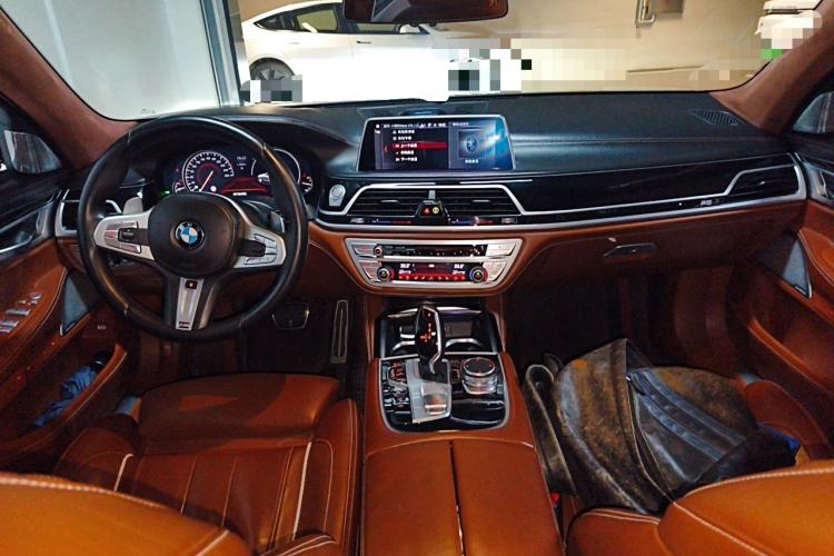 Used BMW 7 Series 2018 740Li xDrive Luxury Edition M Sport Package Center Console