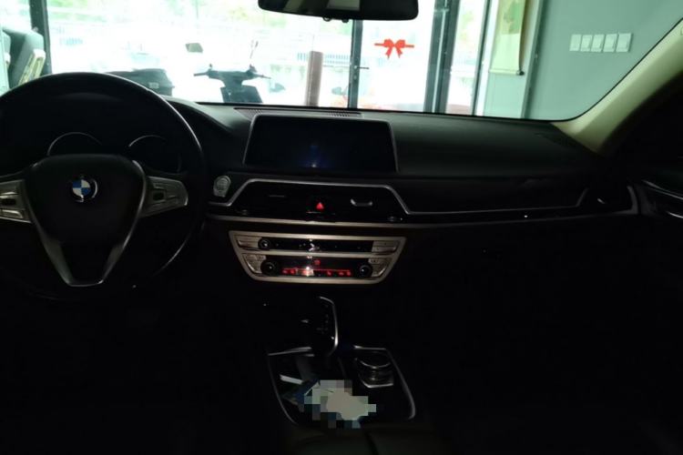 Used BMW 7 Series 2018 730Li Leading Model Excellence Package Center Console