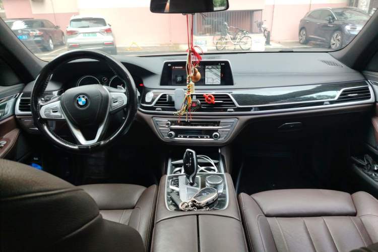 Used BMW 7 Series 2018 730Li Leading Model M Sport Package Center Console