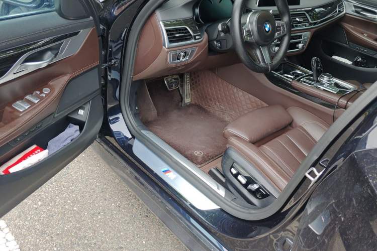 Used BMW 7 Series 2018 730Li Leading Model M Sport Package Driver Seat