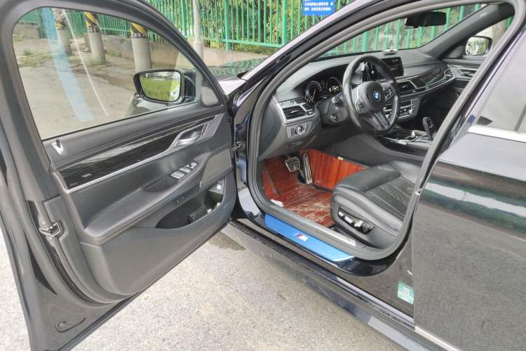 Used BMW 7 Series 2018 740Li M Sport Package Leading Model Driver Seat