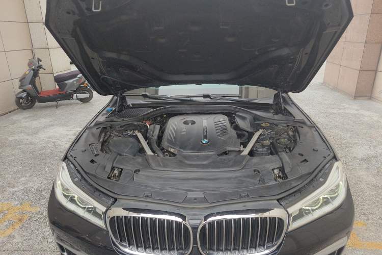 Used BMW 7 Series 2018 740Li M Sport Package Leading Model Engine Bay