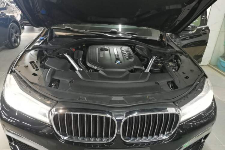 Used BMW 7 Series 2018 740Li M Sport Package Leading Model Engine Bay