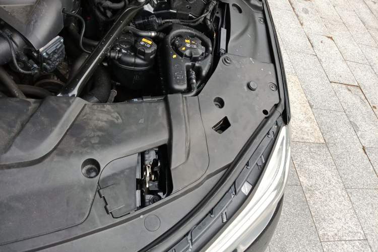 Used BMW 7 Series 2018 730Li Luxury Edition M Sport Package Engine Bay Left