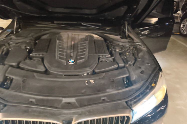 Used BMW 7 Series 2018 M760Li xDrive Engine Bay Left
