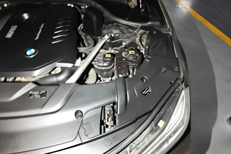 Used BMW 7 Series 2018 740Li xDrive Luxury Edition Excellence Package Engine Bay Left