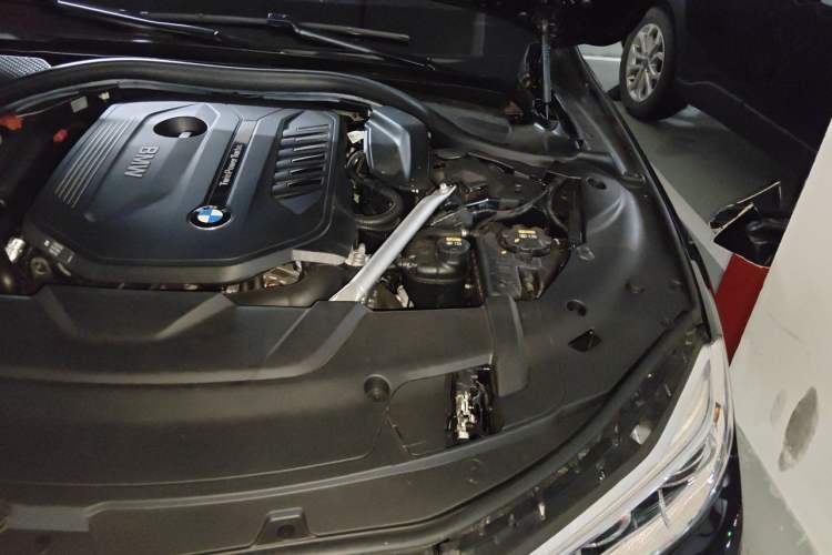 Used BMW 7 Series 2018 740Li M Sport Package Leading Model Engine Bay Left