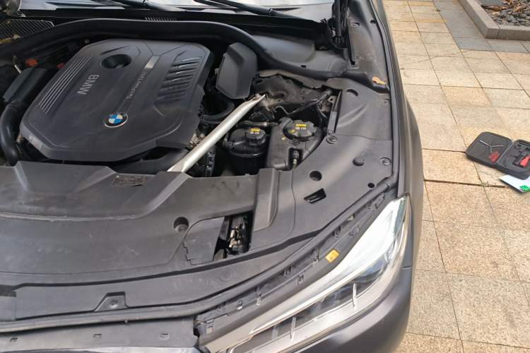 Used BMW 7 Series 2018 740Li xDrive Luxury Edition M Sport Package Engine Bay Left