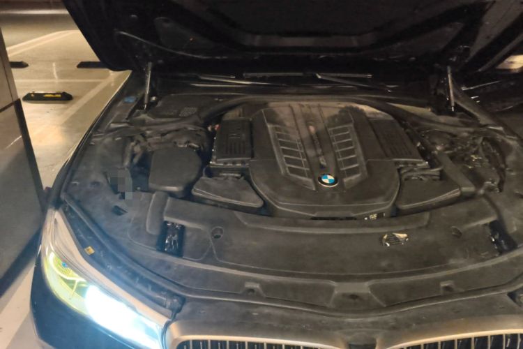 Used BMW 7 Series 2018 M760Li xDrive Engine Bay Right