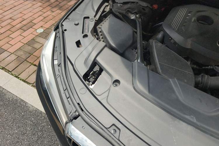 Used BMW 7 Series 2018 730Li Leading Model M Sport Package Engine Bay Right