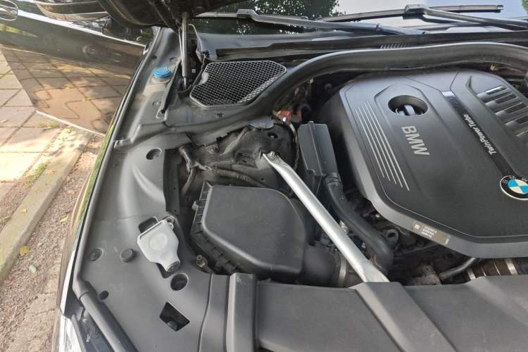 Used BMW 7 Series 2018 740Li xDrive Luxury Edition Excellence Package Engine Bay Right